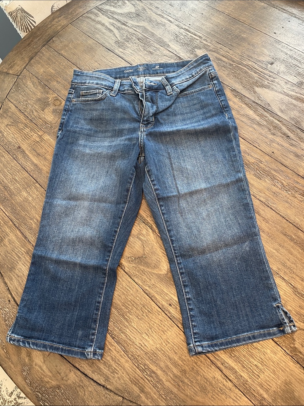 Classic Mid-Rise Blue Women's Jeans Capris - Comfortable Denim